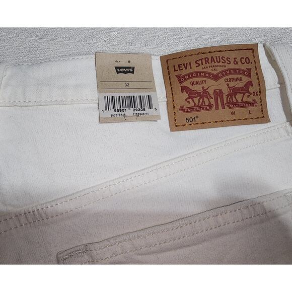Levi's 501 shorts original 32'' waists a high rise fitted through the hip - Picture 6 of 9